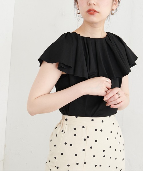 natural couture(ナチュラルクチュール)の「【WEB限定カラー有り】ラッフルフリルT(シャツ/ブラウス・レディース・オフホワイト/ブラウン/ラベンダー/ブラック/ピンク・FREE)」の1枚目の写真