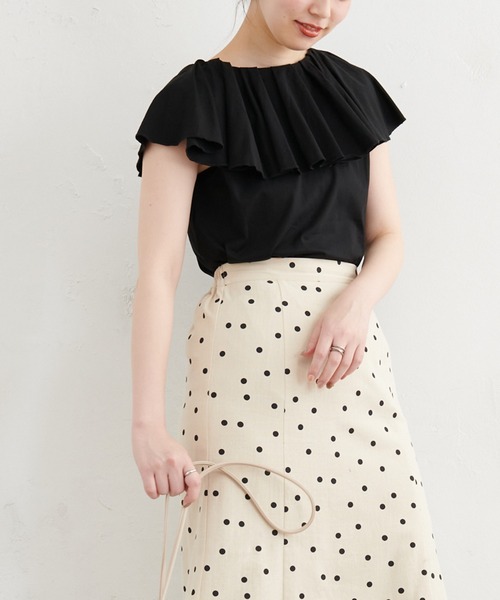 natural couture(ナチュラルクチュール)の「【WEB限定カラー有り】ラッフルフリルT(シャツ/ブラウス・レディース・オフホワイト/ブラウン/ラベンダー/ブラック/ピンク・FREE)」の10枚目の写真