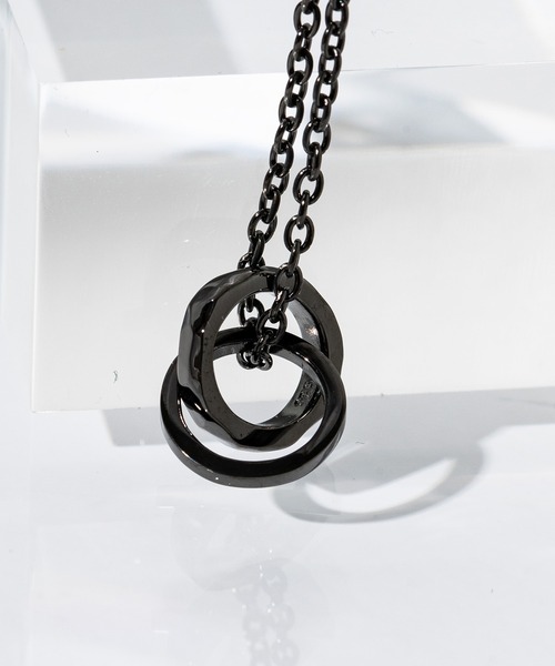 UNITED TOKYO(ユナイテッドトウキョウ)の「Tダブルリングネックレス(ネックレス・メンズ・ブラック/シルバー・FREE)」の6枚目の写真