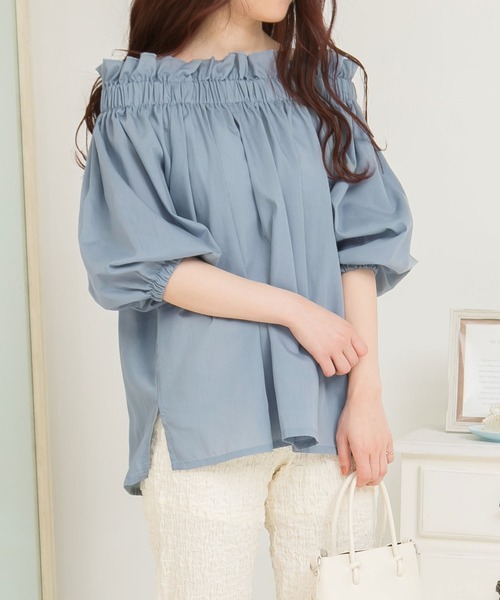 Newlyme(ニューリーミー)の「オフショルバルーンスリーブブラウス(シャツ/ブラウス・レディース・ホワイト/ベージュ/グレイッシュベージュ/ブルー/ブラック・MEDIUM/LARGE)」の5枚目の写真