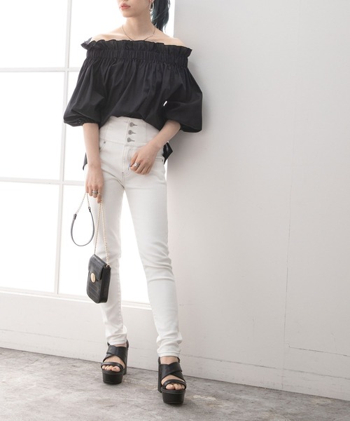 Newlyme(ニューリーミー)の「オフショルバルーンスリーブブラウス(シャツ/ブラウス・レディース・ホワイト/ベージュ/グレイッシュベージュ/ブルー/ブラック・MEDIUM/LARGE)」の22枚目の写真