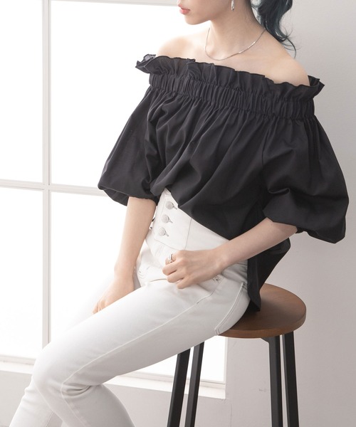 Newlyme(ニューリーミー)の「オフショルバルーンスリーブブラウス(シャツ/ブラウス・レディース・ホワイト/ベージュ/グレイッシュベージュ/ブルー/ブラック・MEDIUM/LARGE)」の17枚目の写真