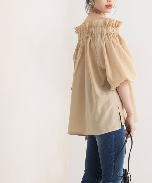 Newlyme(ニューリーミー)の「オフショルバルーンスリーブブラウス(シャツ/ブラウス・レディース・ホワイト/ベージュ/グレイッシュベージュ/ブルー/ブラック・MEDIUM/LARGE)」の13枚目の写真