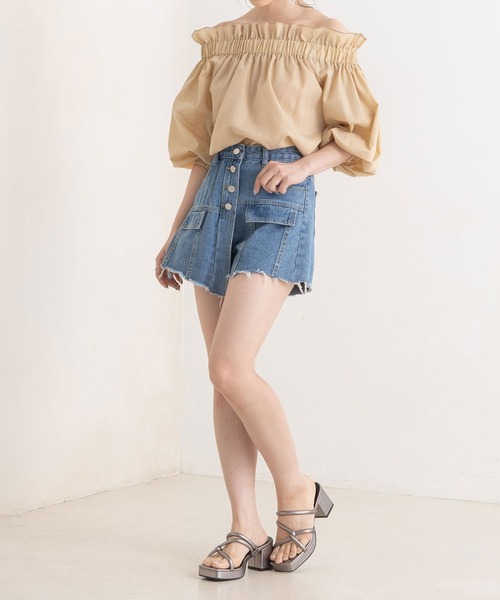 Newlyme(ニューリーミー)の「オフショルバルーンスリーブブラウス(シャツ/ブラウス・レディース・ホワイト/ベージュ/グレイッシュベージュ/ブルー/ブラック・MEDIUM/LARGE)」の15枚目の写真