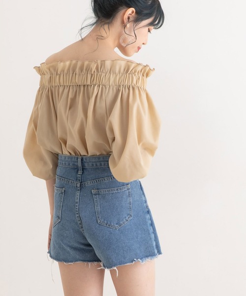 Newlyme(ニューリーミー)の「オフショルバルーンスリーブブラウス(シャツ/ブラウス・レディース・ホワイト/ベージュ/グレイッシュベージュ/ブルー/ブラック・MEDIUM/LARGE)」の20枚目の写真