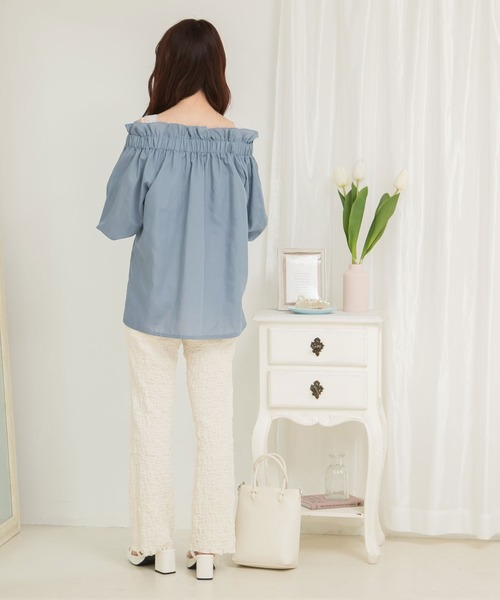 Newlyme(ニューリーミー)の「オフショルバルーンスリーブブラウス(シャツ/ブラウス・レディース・ホワイト/ベージュ/グレイッシュベージュ/ブルー/ブラック・MEDIUM/LARGE)」の10枚目の写真