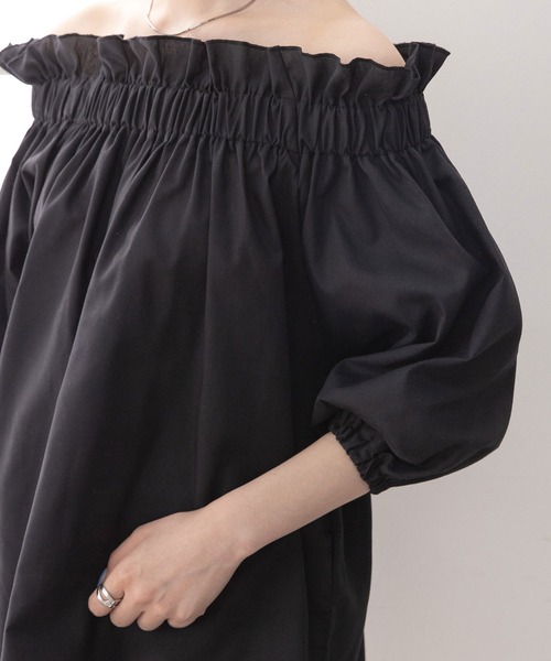 Newlyme(ニューリーミー)の「オフショルバルーンスリーブブラウス(シャツ/ブラウス・レディース・ホワイト/ベージュ/グレイッシュベージュ/ブルー/ブラック・MEDIUM/LARGE)」の8枚目の写真