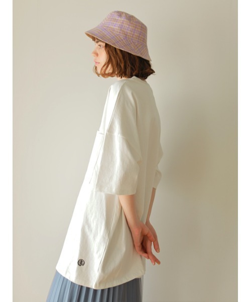 AMAIL（アマイル）の「ジェンダーレス刺繍トップス（Tシャツ/カットソー・レディース・ホワイト/ブラック/ベージュ/ピンク・FREE）」の5枚目の写真