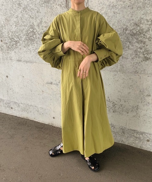 INTER FACTORY(インターファクトリー)の「WEARISTA son - ボリュームスリーブワンピース made in INTER FACTORY(ワンピース・レディース・ホワイト/ベージュ/オリーブ・FREE)」の14枚目の写真
