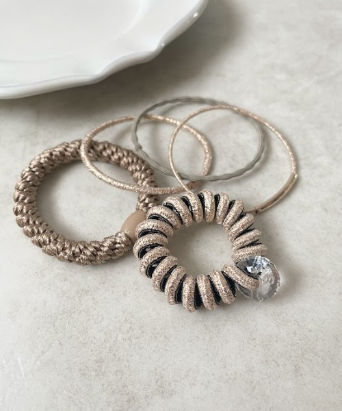 Three Four Time（ｽﾘｰﾌｫｰﾀｲﾑ）の「ラメ5本セットヘアゴム（ヘアゴム・レディース・ブラウン/ベージュ/ブラック・FREE）」の3枚目の写真