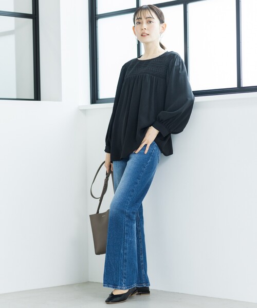 THE SHOP TK （ザ ショップ ティーケー ）の「◆EDWIN別注デニムフレアパンツ（デニムパンツ・レディース・チャコールグレー/ブルー・13/12）」の10枚目の写真