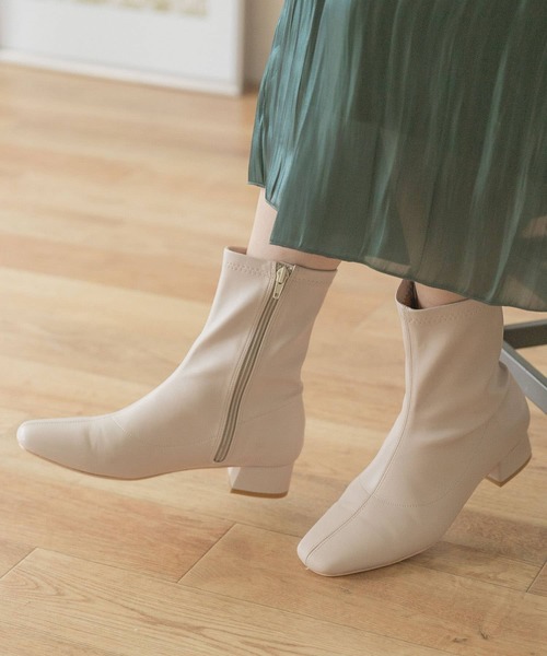 ITEMS URBANRESEARCH（アイテムズ アーバンリサーチ）の「ストレッチスクエアトゥブーツ（ブーツ・レディース・ブラック/ベージュ・MEDIUM/LARGE/SMALL）」の2枚目の写真