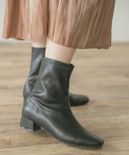 ITEMS URBANRESEARCH（アイテムズ アーバンリサーチ）の「ストレッチスクエアトゥブーツ（ブーツ・レディース・ブラック/ベージュ・MEDIUM/LARGE/SMALL）」の3枚目の写真