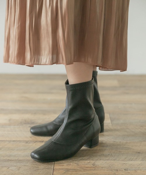 ITEMS URBANRESEARCH（アイテムズ アーバンリサーチ）の「ストレッチスクエアトゥブーツ（ブーツ・レディース・ブラック/ベージュ・MEDIUM/LARGE/SMALL）」の4枚目の写真