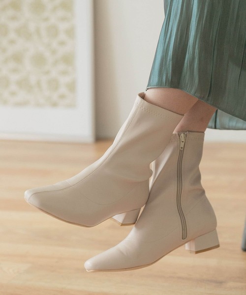 ITEMS URBANRESEARCH（アイテムズ アーバンリサーチ）の「ストレッチスクエアトゥブーツ（ブーツ・レディース・ブラック/ベージュ・MEDIUM/LARGE/SMALL）」の5枚目の写真