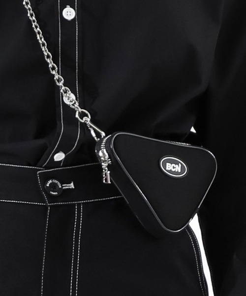 BASIC COTTON（ベーシックコットン）の「A'GEM/9 × .kom『BASIC COTTON/ベーシックコットン』BCN Triangle Bag/ベーシック トライアングル ショルダーバック（ショルダーバッグ・レディース・ブラック/A/B・FREE）」の2枚目の写真