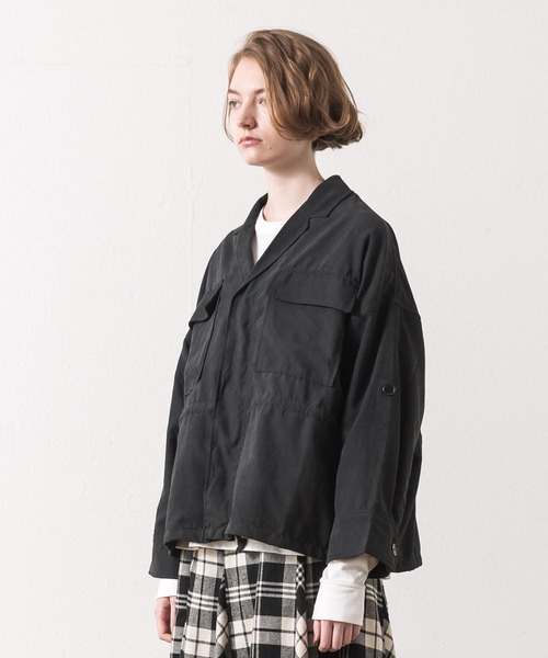 ALLUMER(アリュメール)の「フィブリルミリタリーブルゾン(ミリタリージャケット・レディース・カーキ/ブラック・1)」の3枚目の写真