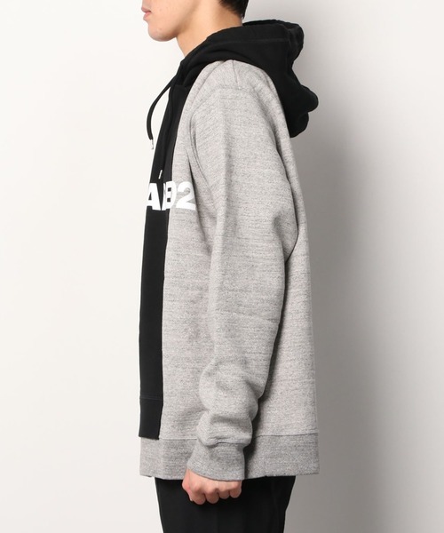 DSQUARED2（ディースクエアード）の「SWEATSHIRT /DSQ2 BICHROME