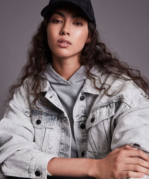 ALLSAINTS(オールセインツ)の「PIPER DENIM JACKET | PIPER デニム ジャケット(デニムジャケット・レディース・グレー系・6/8/2/4/10)」の2枚目の写真
