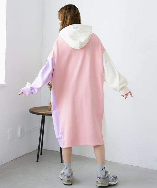 MILKFED.(ミルクフェド)の「PANELED HOODED SWEAT DRESS(ワンピース・レディース・ブラック/ライトピンク/ブルー・ONE SIZE)」の13枚目の写真
