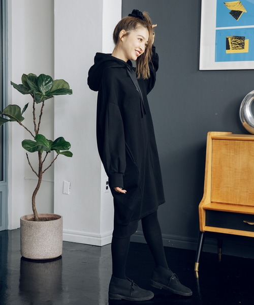 MILKFED.(ミルクフェド)の「PANELED HOODED SWEAT DRESS(ワンピース・レディース・ブラック/ライトピンク/ブルー・ONE SIZE)」の7枚目の写真