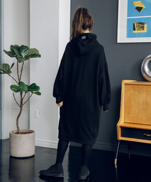 MILKFED.(ミルクフェド)の「PANELED HOODED SWEAT DRESS(ワンピース・レディース・ブラック/ライトピンク/ブルー・ONE SIZE)」の17枚目の写真