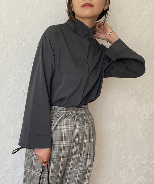 ReNorm(リノーム)の「【YUKIコラボ】2wayスタンドカラーブラウス(シャツ/ブラウス・レディース・オフホワイト/グレー・フリー)」の9枚目の写真