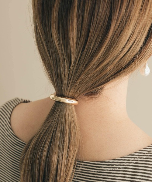 SMELLY（スメリー）の「メタルカーブヘアポニー（ヘアゴム・レディース・ゴールド・-）」の8枚目の写真