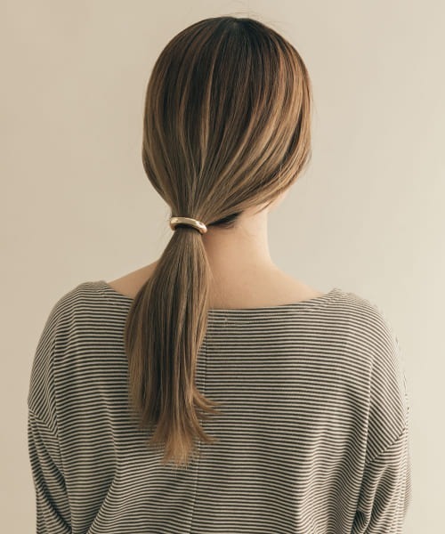 SMELLY（スメリー）の「メタルカーブヘアポニー（ヘアゴム・レディース・ゴールド・-）」の5枚目の写真