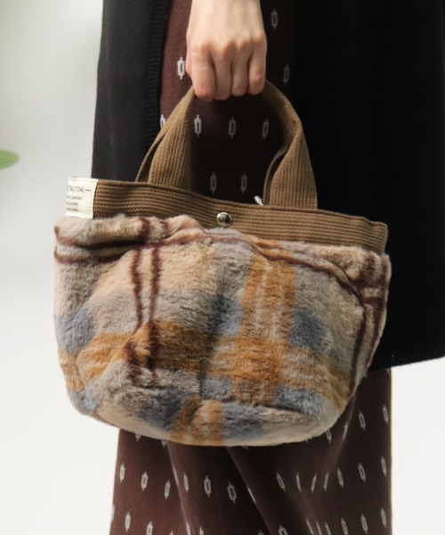 salle de bal（サルデバル）の「senbado / センバドー  ファー ミニョントート フェイクファー SDI（トートバッグ・レディース・その他2/ベージュ/その他1/ピンク/グレー/ブラック/マルーン/カーキ/ブラウン/その他3/グレー系その他・FREE）」の11枚目の写真