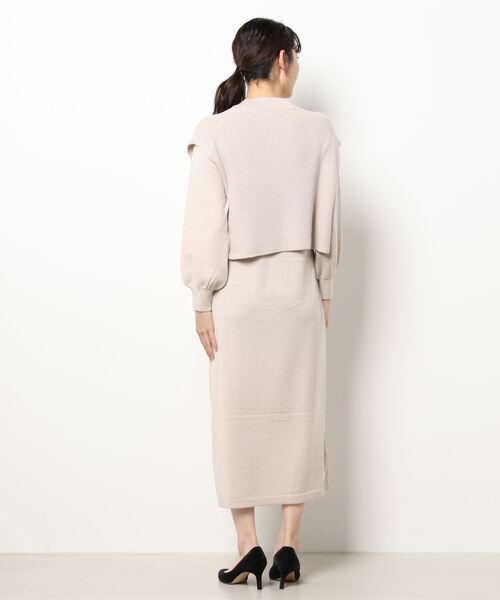 NATURAL BEAUTY BASIC(ナチュラルビューティーベーシック)の「ベストレイヤードニットワンピース(ワンピース・レディース・グレー/オフホワイト/ピンク・MEDIUM)」の9枚目の写真