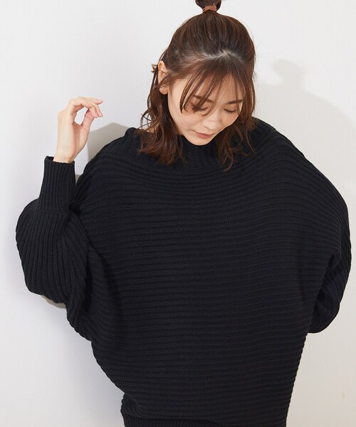 SHOO・LA・RUE(シューラルー)の「◆ドルマンゆるニット(ニット/セーター・レディース・ブラック/ブラウン系4/アイボリー系3/ピンク系・00)」の2枚目の写真