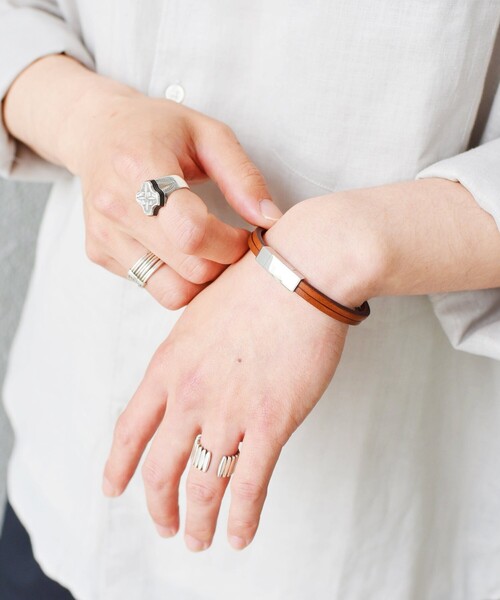 SHIPS any（シップス エニィ）の「SHIPS any: レザー マグネット ブレスレット◇（ブレスレット・メンズ・ダークブラウン/ブラウン/ブラック/ダークグレー・ONE SIZE）」の4枚目の写真