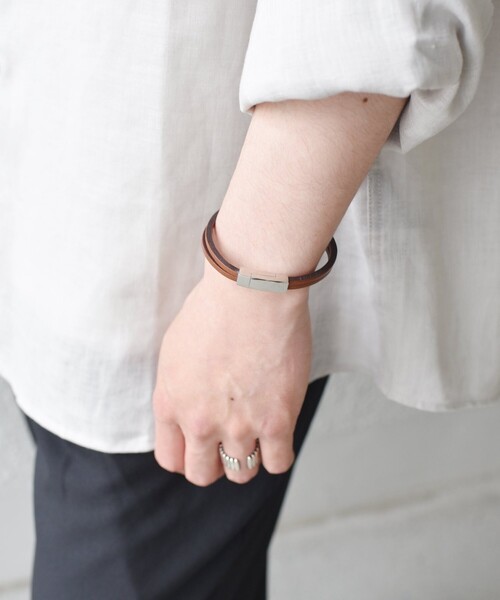 SHIPS any（シップス エニィ）の「SHIPS any: レザー マグネット ブレスレット◇（ブレスレット・メンズ・ダークブラウン/ブラウン/ブラック/ダークグレー・ONE SIZE）」の8枚目の写真