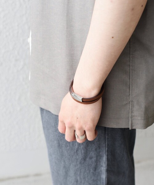 SHIPS any（シップス エニィ）の「SHIPS any: レザー マグネット ブレスレット◇（ブレスレット・メンズ・ダークブラウン/ブラウン/ブラック/ダークグレー・ONE SIZE）」の6枚目の写真