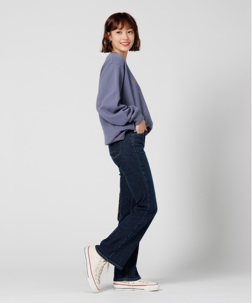 SOMETHING（サムシング）の「【SOMETHING】「LISA」デニムフレアパンツ (フレアシルエット/テンセルストレッチ/脚長効果/カジュアル/きれいめ)（デニムパンツ・レディース・ダークインディゴブルー・29inch/30inch/25inch/26inch/27inch/28inch/31inch）」の19枚目の写真