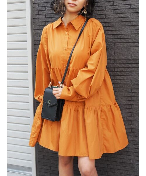 EVRIS(エヴリス)の「ティアードミニシャツワンピース(シャツワンピース・レディース・グリーン/ホワイト/ブラック/オレンジ・FREE)」の4枚目の写真