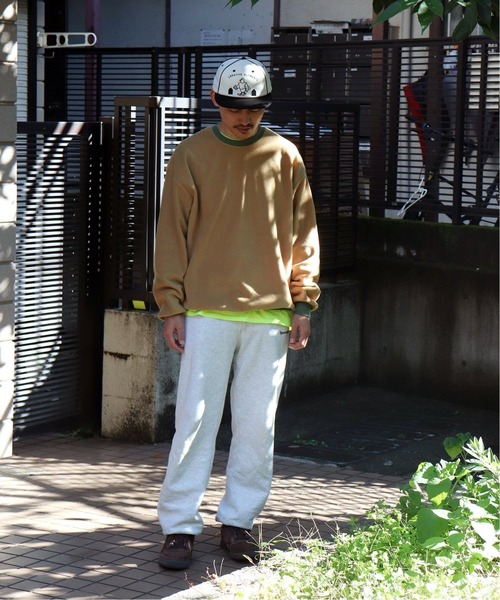 RELAXFIT（リラックスフィット）の「【RELAXFIT / リラックスフィット】CREW FLEECE MINNESOTA（スウェット・メンズ・キャメル/ボルドー・LARGE/X-LARGE）」の3枚目の写真