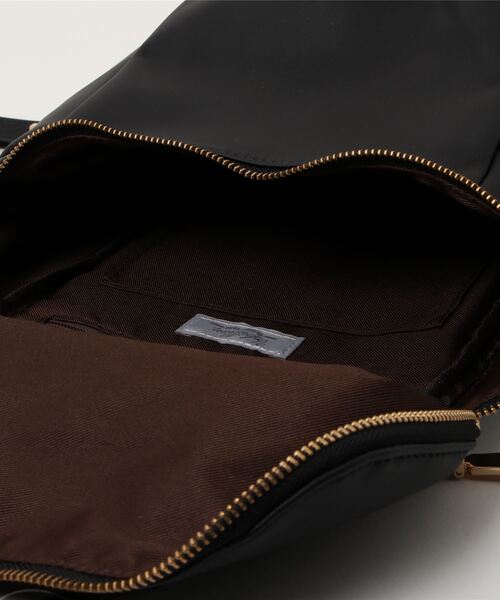 cache cache（カシュ カシュ）の「カシュカシュ cachecache / タックディテールソフト合皮リュック（バックパック/リュック・レディース・ブラック/ベージュ系その他/キャメル・FREE）」の4枚目の写真