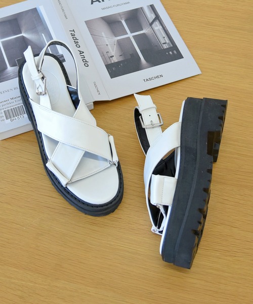 NOFALL（ノーフォール）の「厚底トラックソールクロスベルトサンダル（サンダル・レディース・ブラック/ホワイト/シルバー・L/3L/M/S/LL）」の2枚目の写真