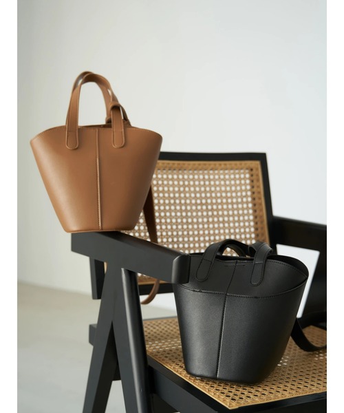 earth music&ecology(アースミュージックアンドエコロジー)の「ハンモックショルダーバッグ*(トートバッグ・レディース・ブラック/キャメル・FREE)」の3枚目の写真