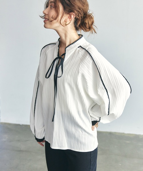 toucher du brise(トゥシェドブリーズ)の「【柔らかな印象に】リボンブラウス(シャツ/ブラウス・レディース・ベージュ/オフホワイト/ブルー・M)」の2枚目の写真