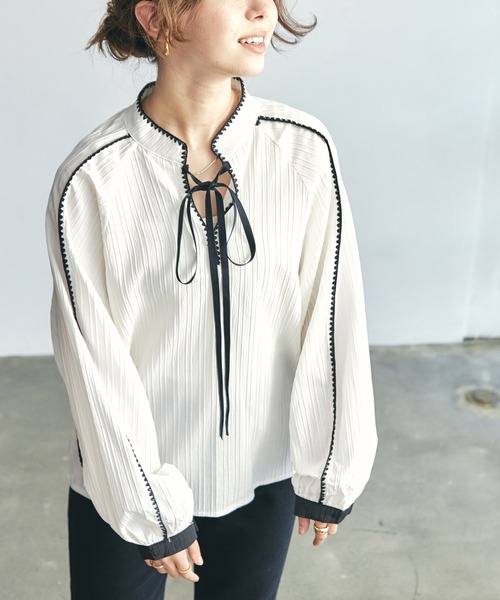 toucher du brise(トゥシェドブリーズ)の「【柔らかな印象に】リボンブラウス(シャツ/ブラウス・レディース・ベージュ/オフホワイト/ブルー・M)」の7枚目の写真