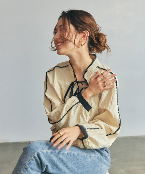 toucher du brise(トゥシェドブリーズ)の「【柔らかな印象に】リボンブラウス(シャツ/ブラウス・レディース・ベージュ/オフホワイト/ブルー・M)」の11枚目の写真