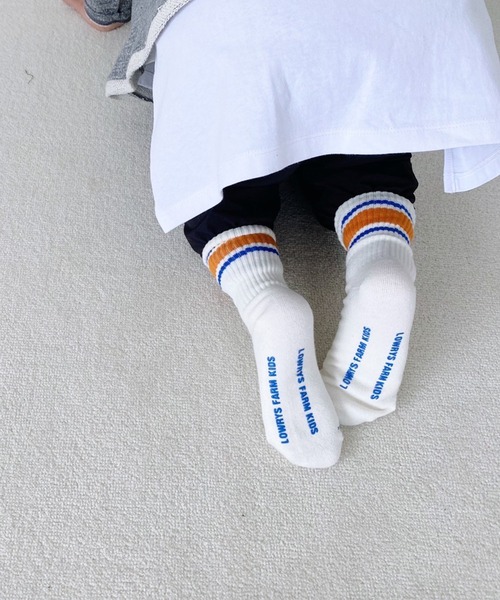 LOWRYS FARM(ローリーズファーム)の「ラインソックス 272883(ソックス/靴下・キッズ・ブラック/レッド/オレンジ/アイボリー・MEDIUM/LARGE)」の4枚目の写真