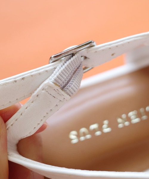 AmiAmi(アミアミ)の「バックストラップグルカサンダル(サンダル・レディース・ブラック/キャメル/ホワイト・L/LL/M/S)」の7枚目の写真