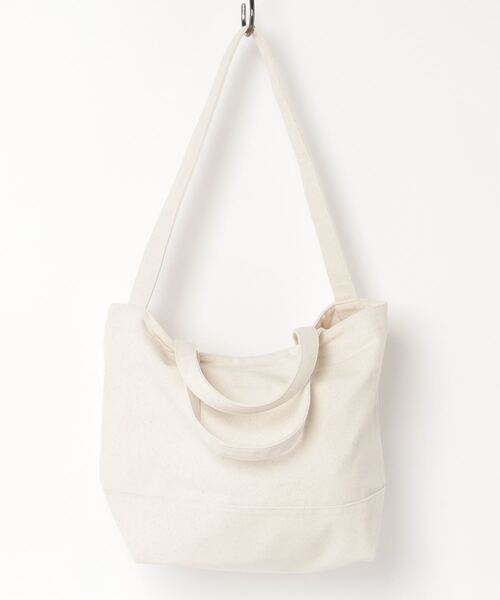 Maison Kitsune(メゾンキツネ)の「CAFE KITSUNE SHOULDER TOTE(ショルダーバッグ・メンズ・キナリ/ブラック/ホワイト系その他・U)」の11枚目の写真