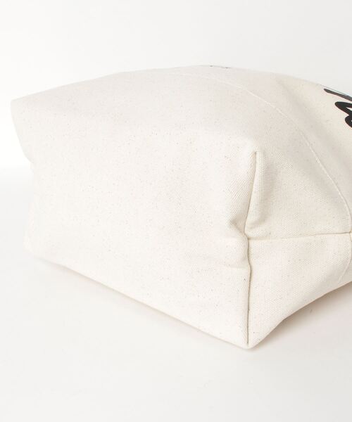 Maison Kitsune(メゾンキツネ)の「CAFE KITSUNE SHOULDER TOTE(ショルダーバッグ・メンズ・キナリ/ブラック/ホワイト系その他・U)」の12枚目の写真