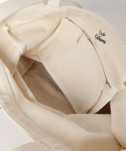 Maison Kitsune(メゾンキツネ)の「CAFE KITSUNE SHOULDER TOTE(ショルダーバッグ・メンズ・キナリ/ブラック/ホワイト系その他・U)」の13枚目の写真