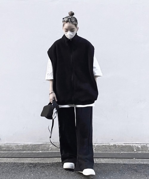 YACA(ヤーカ)の「Oversize Fleece Vest/オーバーサイズフリースベスト(ベスト・レディース・ブラック・FREE)」の10枚目の写真